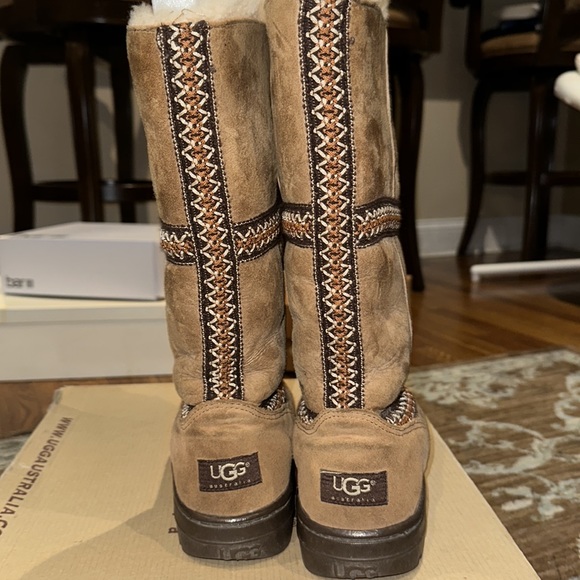 Sundance Chestnut Uggs - Picture 2 of 6